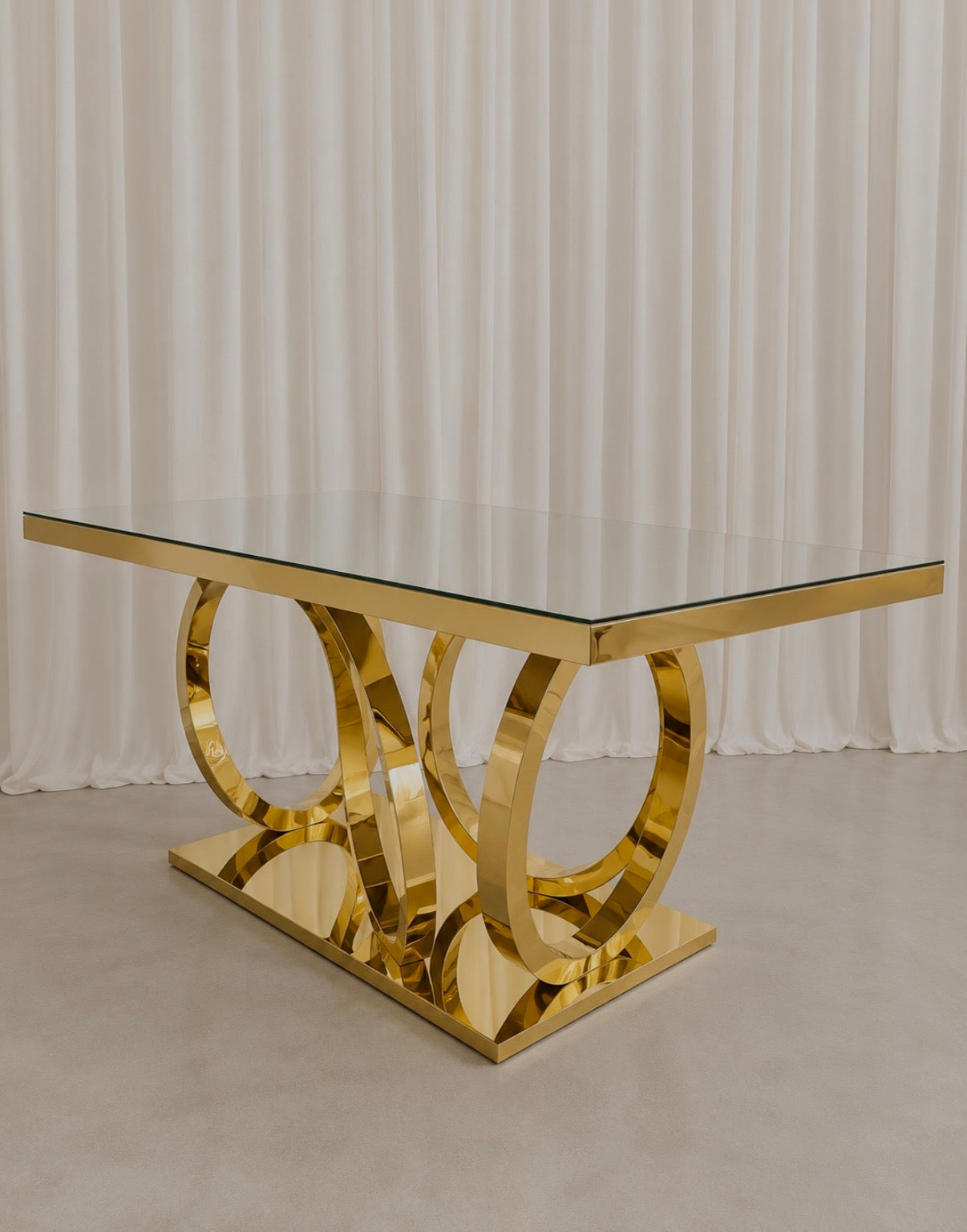 Versora Luxe Table