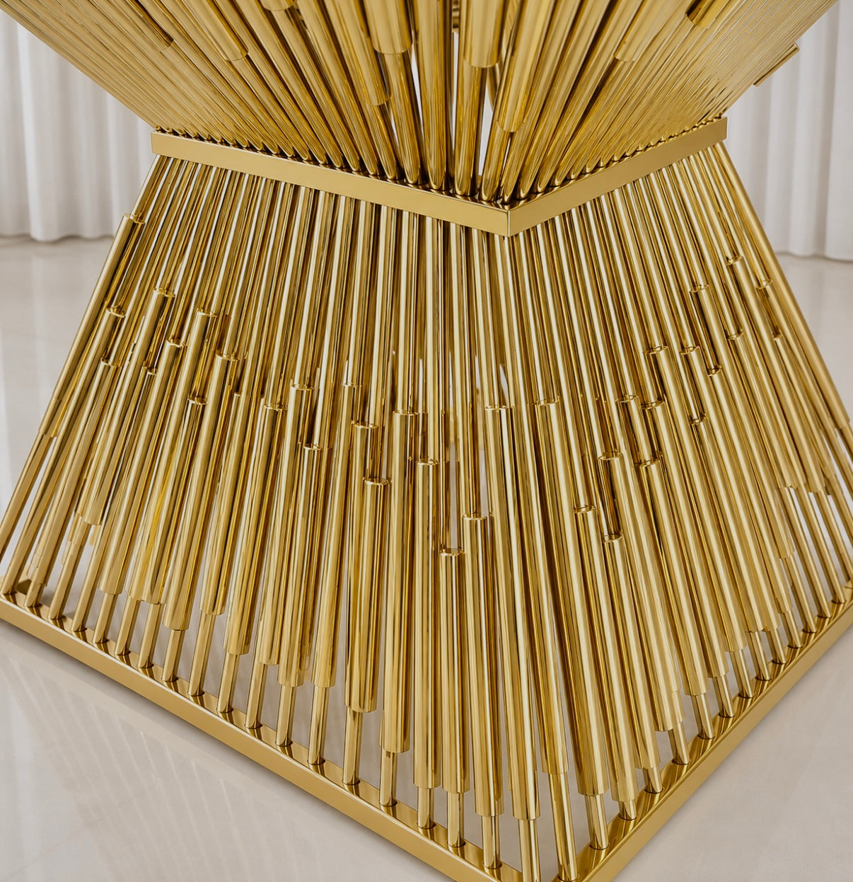 Versora Aurora Luxe Dining Table